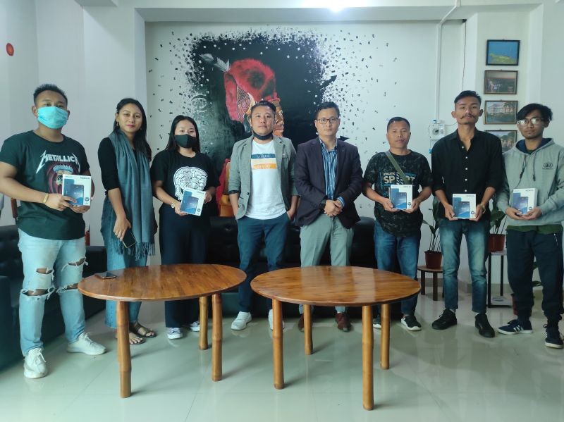 SIDBI Manager Albert Gangte with Can Youth Team, entrepreneurs and Youth Support Groups.